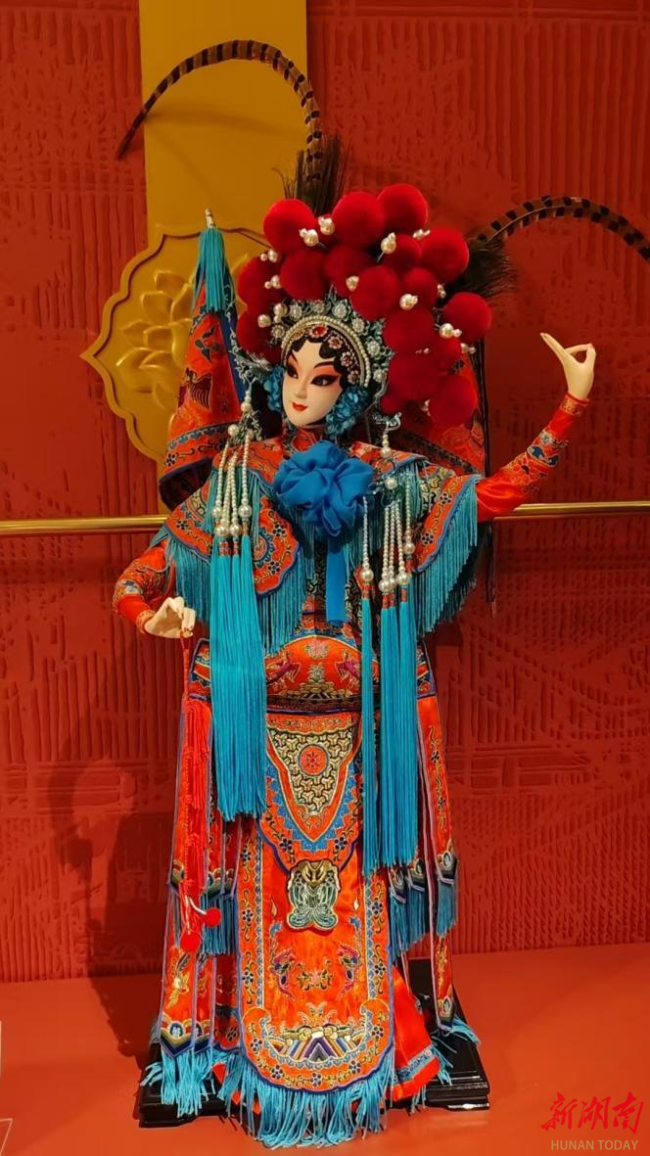 图为传统戏剧服饰